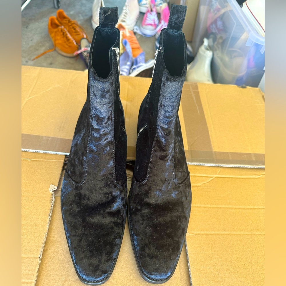 Velvet men’s boots by Oro